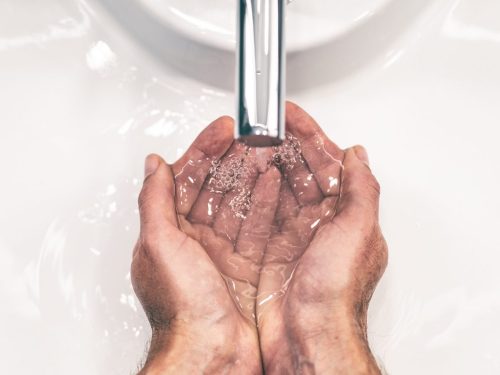 The right and wrong ways to dry your hands